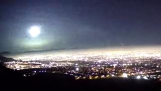 Şili'de meteor gökyüzünü aydınlattı
