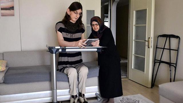 "Dünyanın en uzun boylu kadını" THY ile uçacak