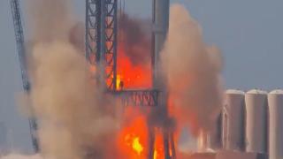 SpaceX'in güçlendirici roketi test sırasında patladı