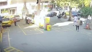 Aracında rahatsızlanan sürücü fren yerine gaza basınca benzinliğe daldı: O anlar kamerada