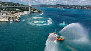 Kıyı Emniyeti'nden deniz araçlarıyla saygı seyri