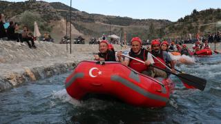 Cumhurbaşkanı Yardımcısı Oktay ve Bakan Kirişci rafting yaptı