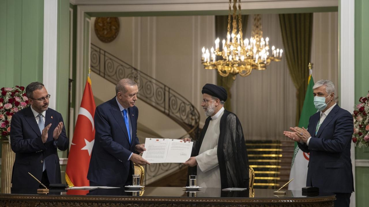 Erdoğan, Reisi`yi İslami Dayanışma Oyunları`na davet etti