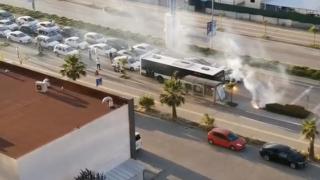 Meşalelerle yolu kestiler, ambulansın geçişine izin vermediler