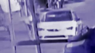 Sürücü indi, hırsız diğer kapıdan bindi