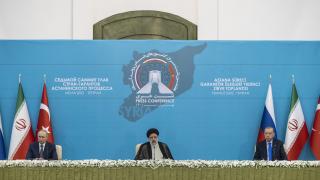 Tahran'da üçlü zirve