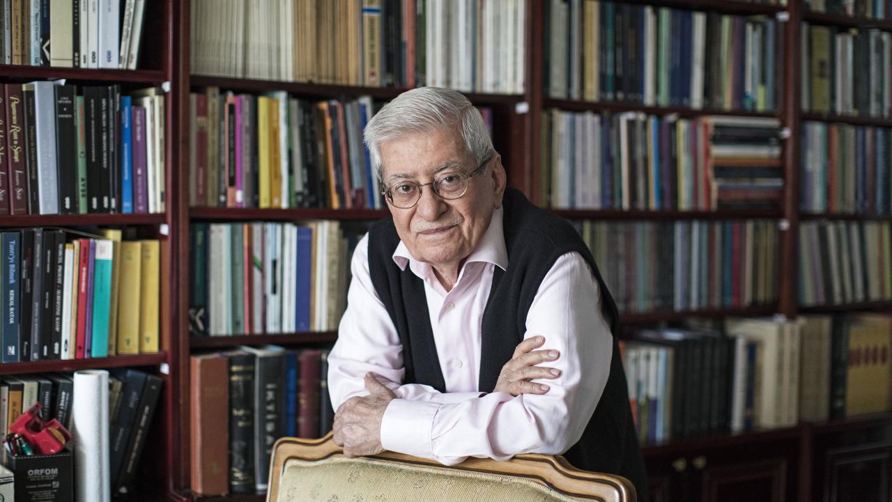 İlk hikayesi Varlık`ta 1957`de yayınlandı