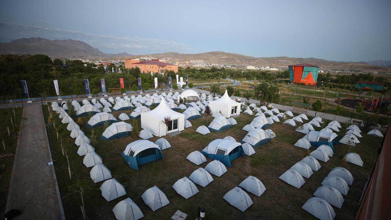 500 çadır kuruldu