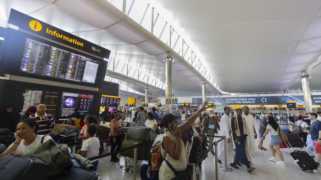 Zürih Havalimanı`nda her gün 250 bagaj, sahibine verilemiyor