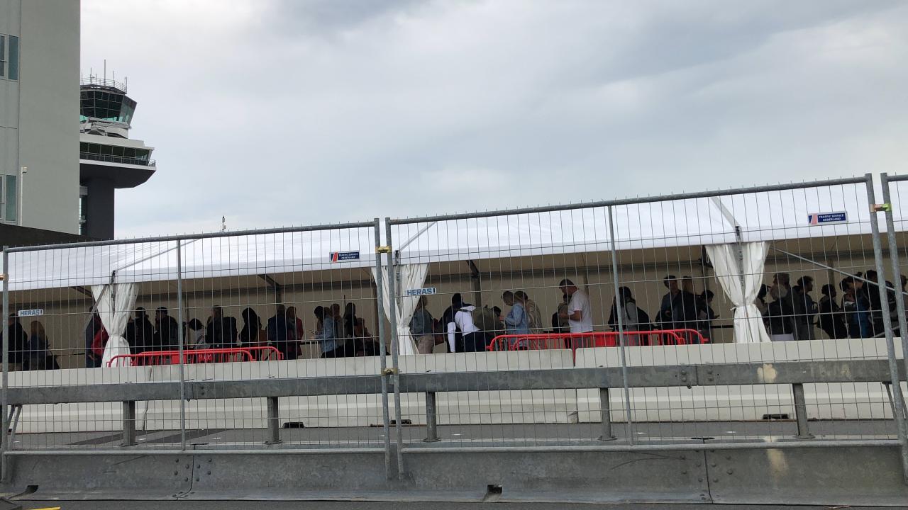 Amsterdam Havalimanı`nda uçuşların yüzde 41,5`inde gecikme yaşandı