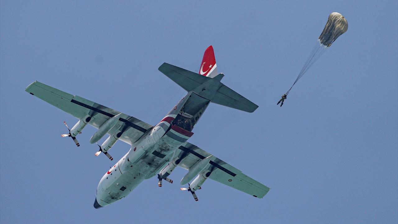 Deniz kuvvetlerinin tek paraşütçü komando birliği