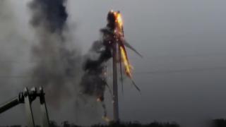 Rüzgar türbinine yıldırım düştü