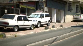 İstanbul'da hatalı park sorunu: Kaldırımlar otomobil doldu