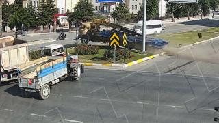 Freni boşalan vinç, kavşakta otomobil ve yayalara çarptı: 2 ölü, 1 yaralı