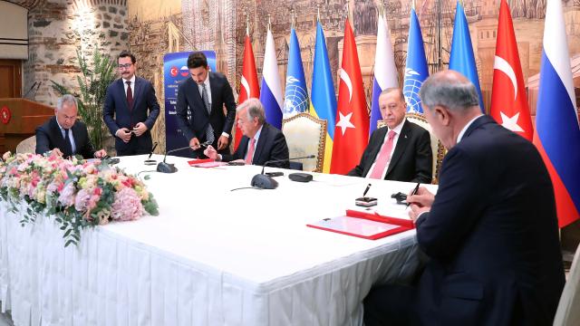 Tahıl krizi İstanbulda çözüldü, Türkiyeye tebrik yağdı