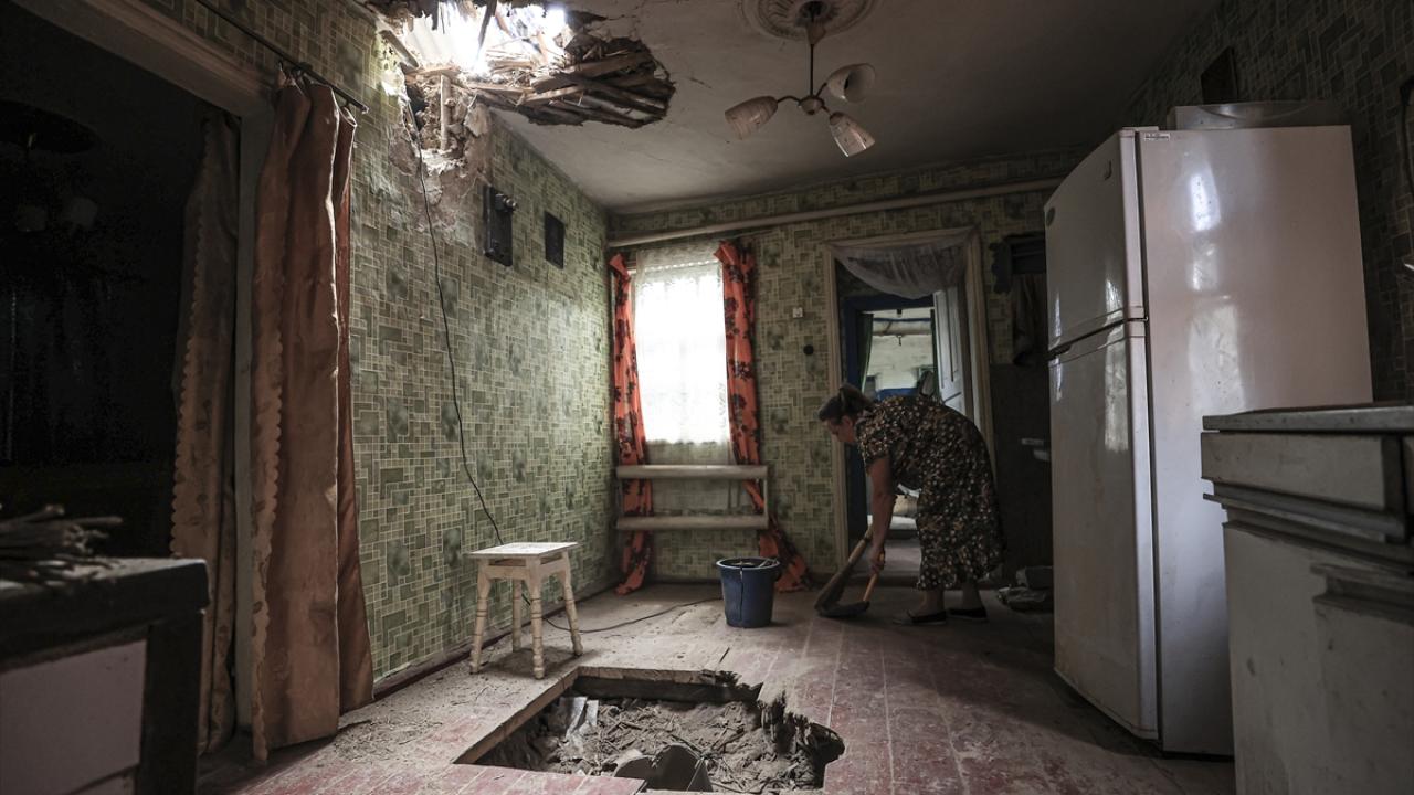 Novoselevka köyünde bir eve düşen füze patlamadı