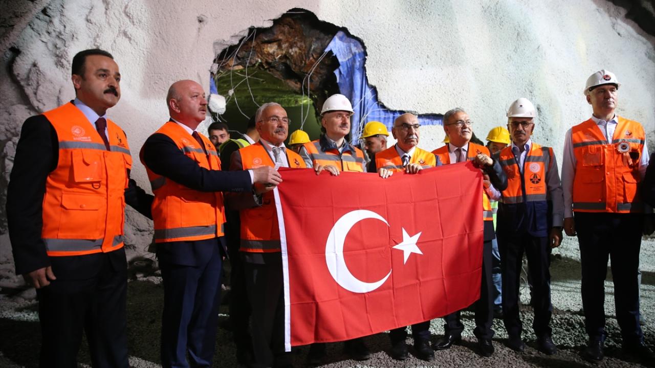 "Bu ülkenin, bu milletin kaybedecek bir dakikası bile yoktur"