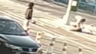 ABD'de çarptıkları yayayı soyan kişiler aranıyor