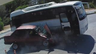 Hatalı U dönüşü kazaya neden oldu: O anlar kamerada