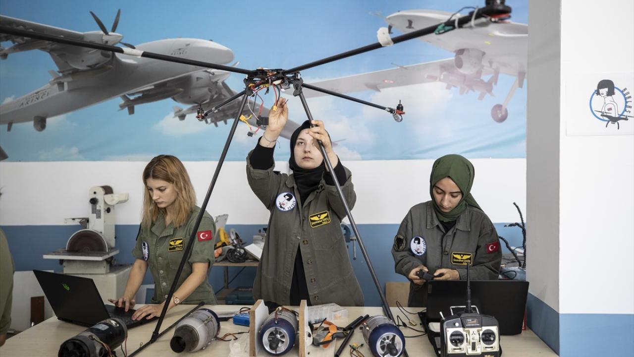 Okulun kız öğrencilerinden İHA`lar için rekor hedef