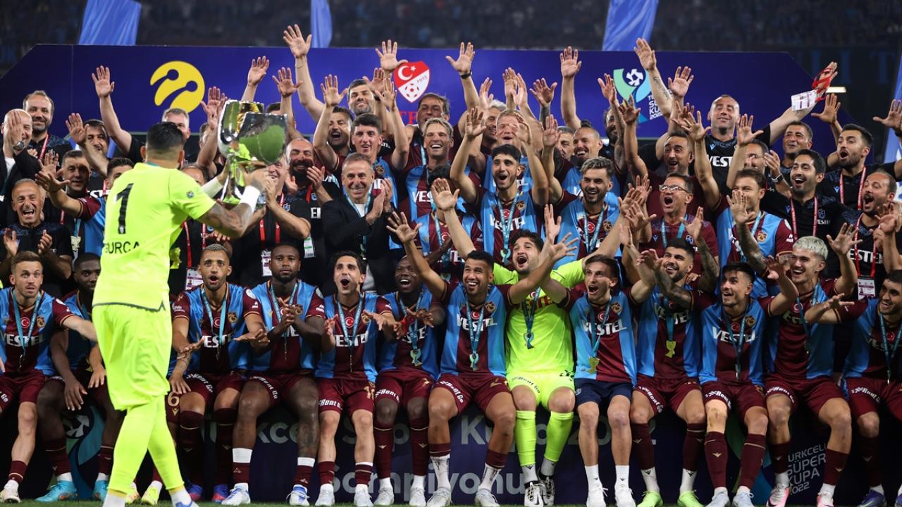 Kupayı Mehmet Büyüekşi verdi