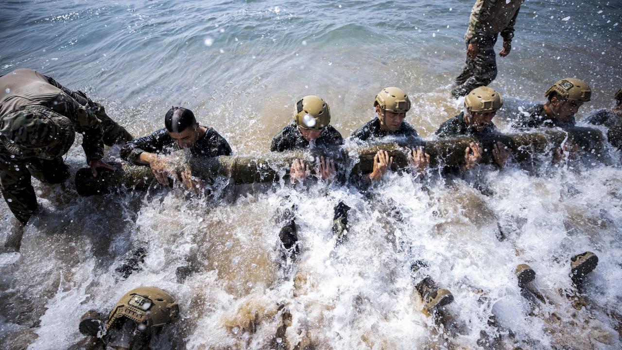 SAS komandolarının nefes kesen eğitimleri
