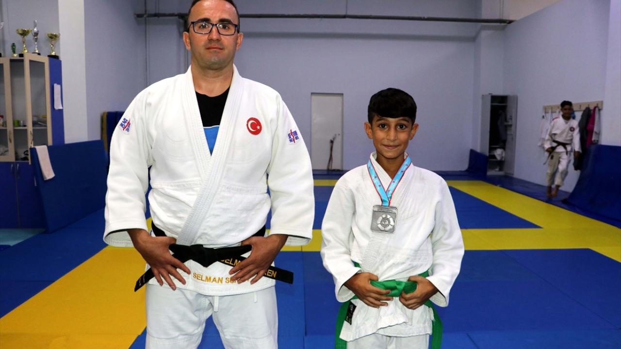 Yetenekli çocukları keşfediyorlar