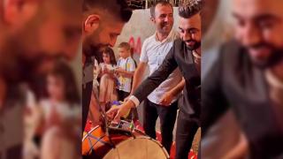 Adana'da bir davulcu kredi kartıyla bahşiş topladı