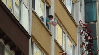 İstanbul'da bir kadın, yoldan geçenlerin üstüne kezzap ve çamaşır suyu döktü