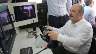 Sanayi ve Teknoloji Bakanı Varank, 'insansız deniz aracı' kullandı