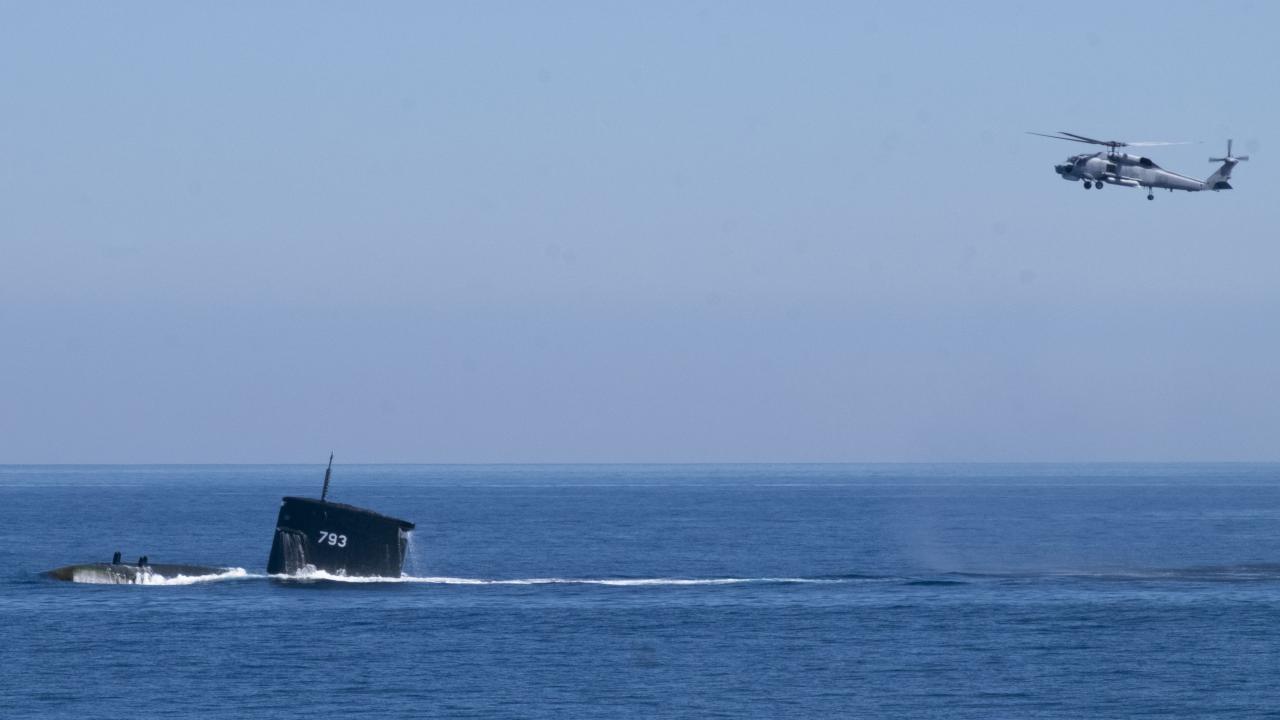 Askeri hareketlilik ve Pelosi`nin ziyareti