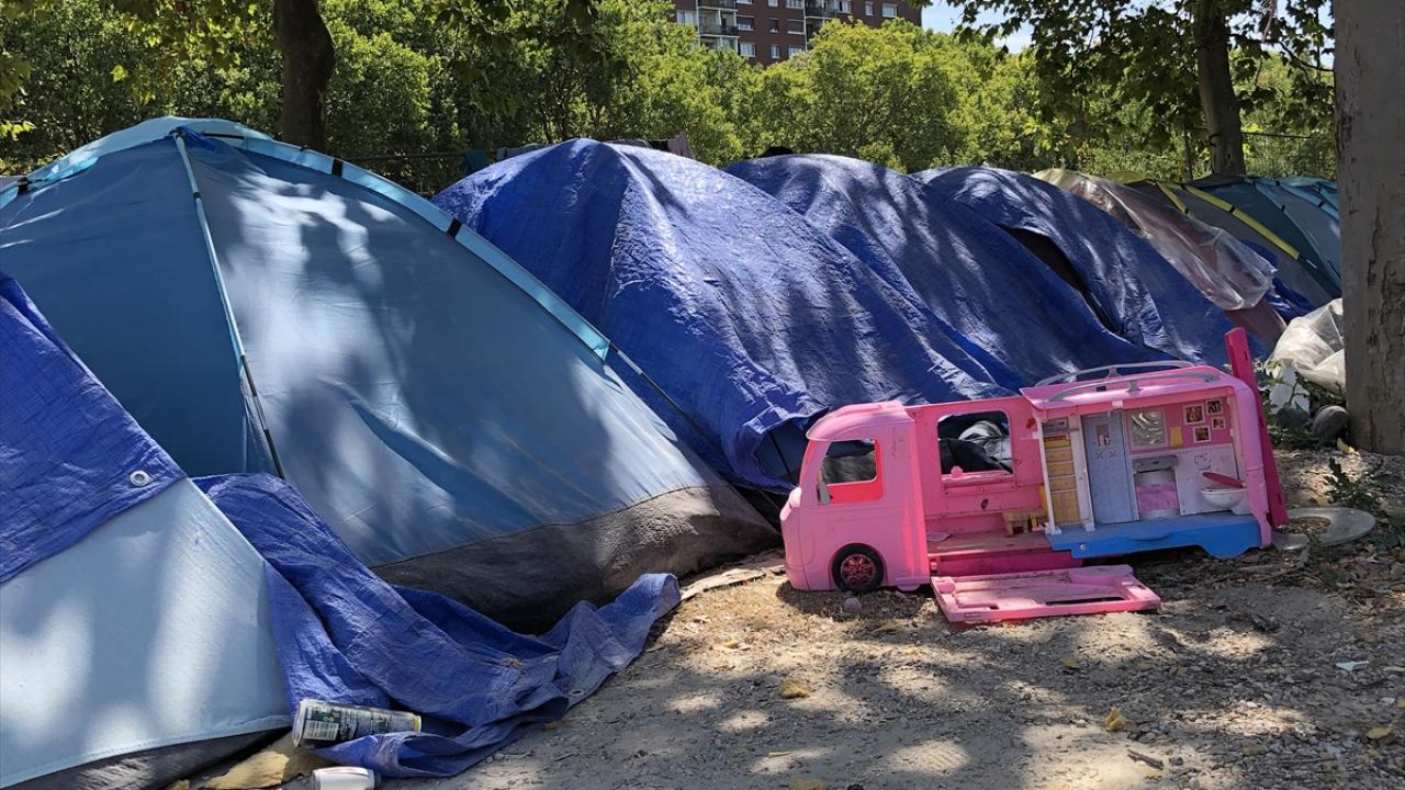 "Bebeklerin süt ve mamalarını muhafaza edecek yerleri yok"