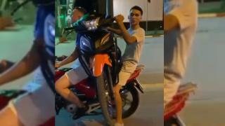 Motosikletle tehlikeli yolculuk kamerada