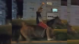 Trafikte atla ilerledi: O anlar kamerada