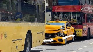 Yolun karşısına geçmeye çalışan yaya zincirleme kazaya sebep oldu