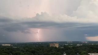 Beyaz Saray'ın yakınına düşen yıldırımda 3 kişi öldü