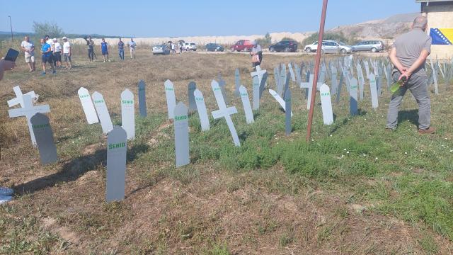 Bosna Hersekteki savaşta "ölüm kampı"nda öldürülen 700 kurban anıldı