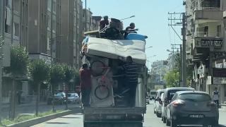 Ev eşyası yüklü kamyonetle tehlikeli yolculuğa 1861 TL ceza