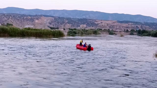 Balık tutmak için gittikleri nehirde mahsur kalan 3 kişi AFAD ekiplerince kurtarıldı