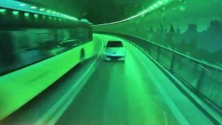 Otobüs ile otomobil kafa kafaya geldi, kaza son anda önlendi