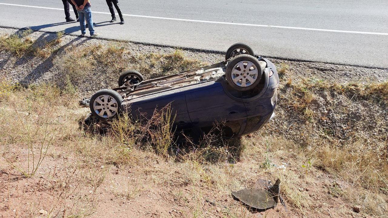 Çorum'da otomobil devrildi: 3 yaralı