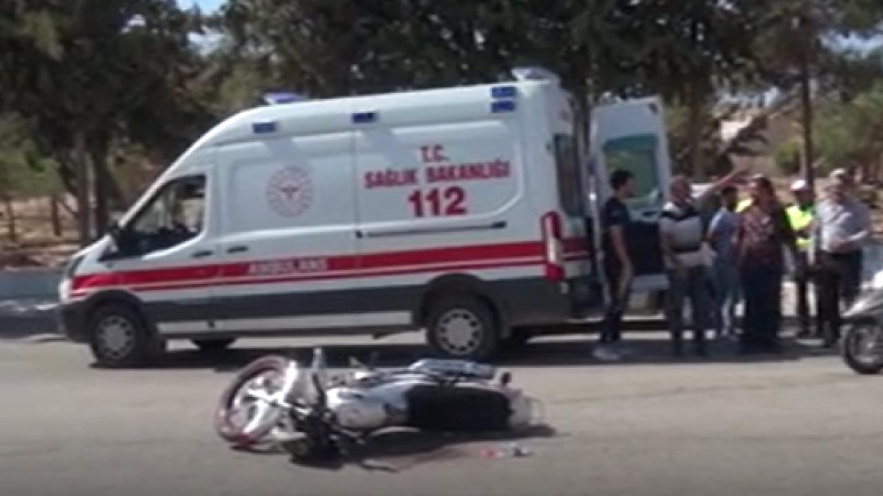 Motosiklet karşıya geçmeye çalışan yayaya çarptı: 2 yaralı