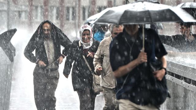 10 il için sarı uyarı: Kuvvetli sağanağa dikkat