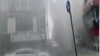 İSKİ'nin çalışmasında su borusu patladı: Evleri su bastı