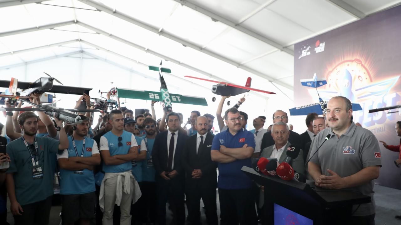 "Biz, kaynaklarımızı TEKNOFEST`e ve gençlere akıtıyoruz"