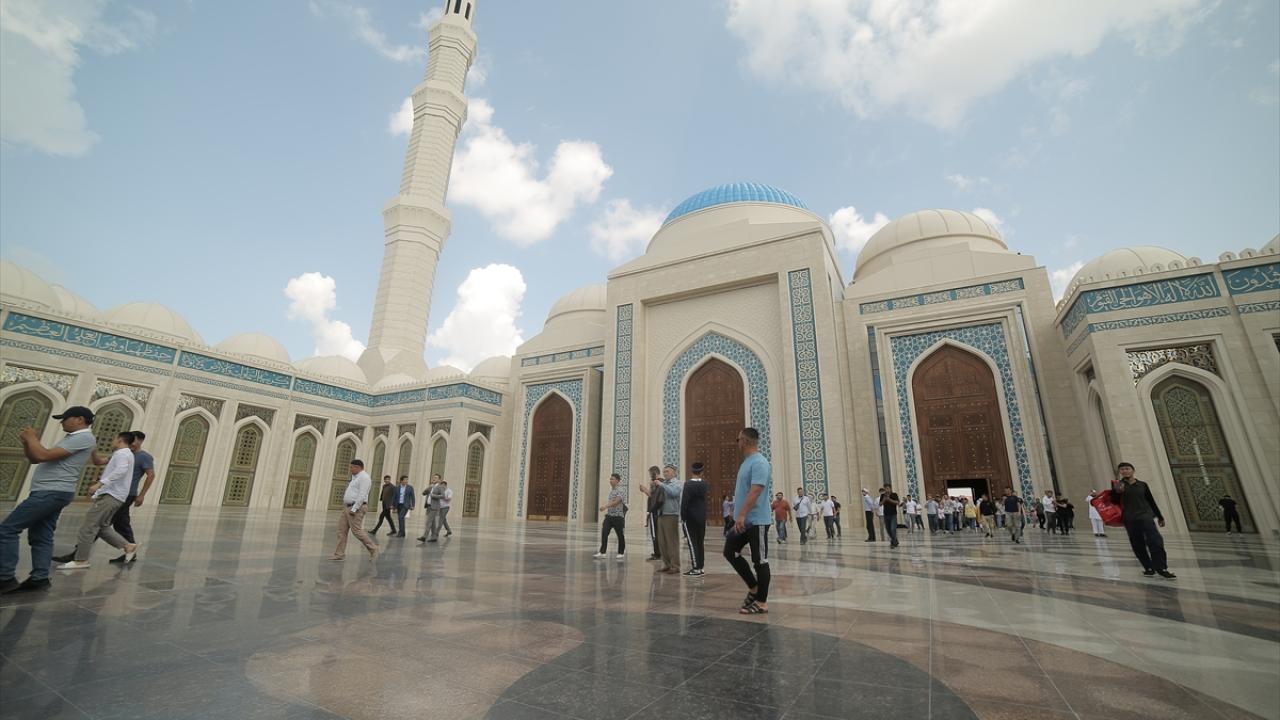 DÜNYANIN EN BÜYÜK 10 CAMİSİ ARASINDA