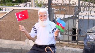 Azerbaycanlı İdris Rehimov gençlere taş çıkarıyor