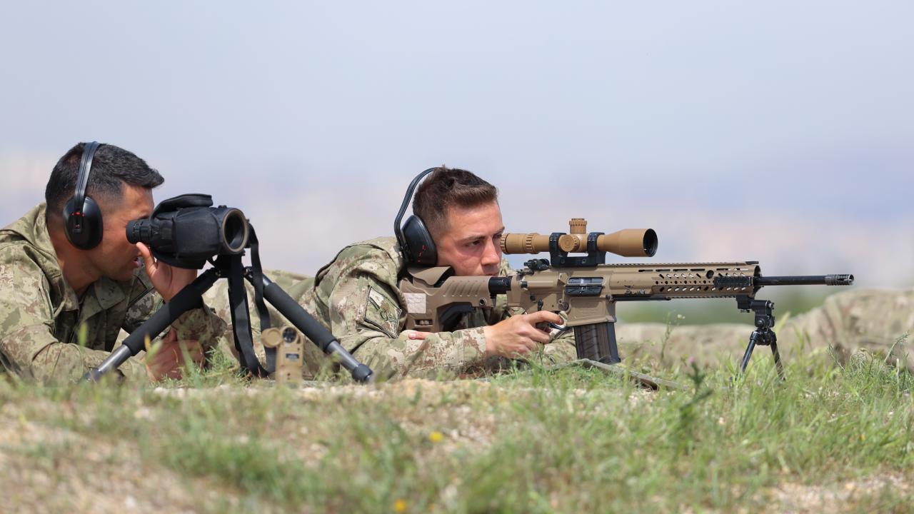 Eğitimlerde yerli ve milli silahlar kullanılıyor