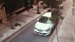 Geri manevra yapan sürücü engelli vatandaşa çarpıp kaçtı