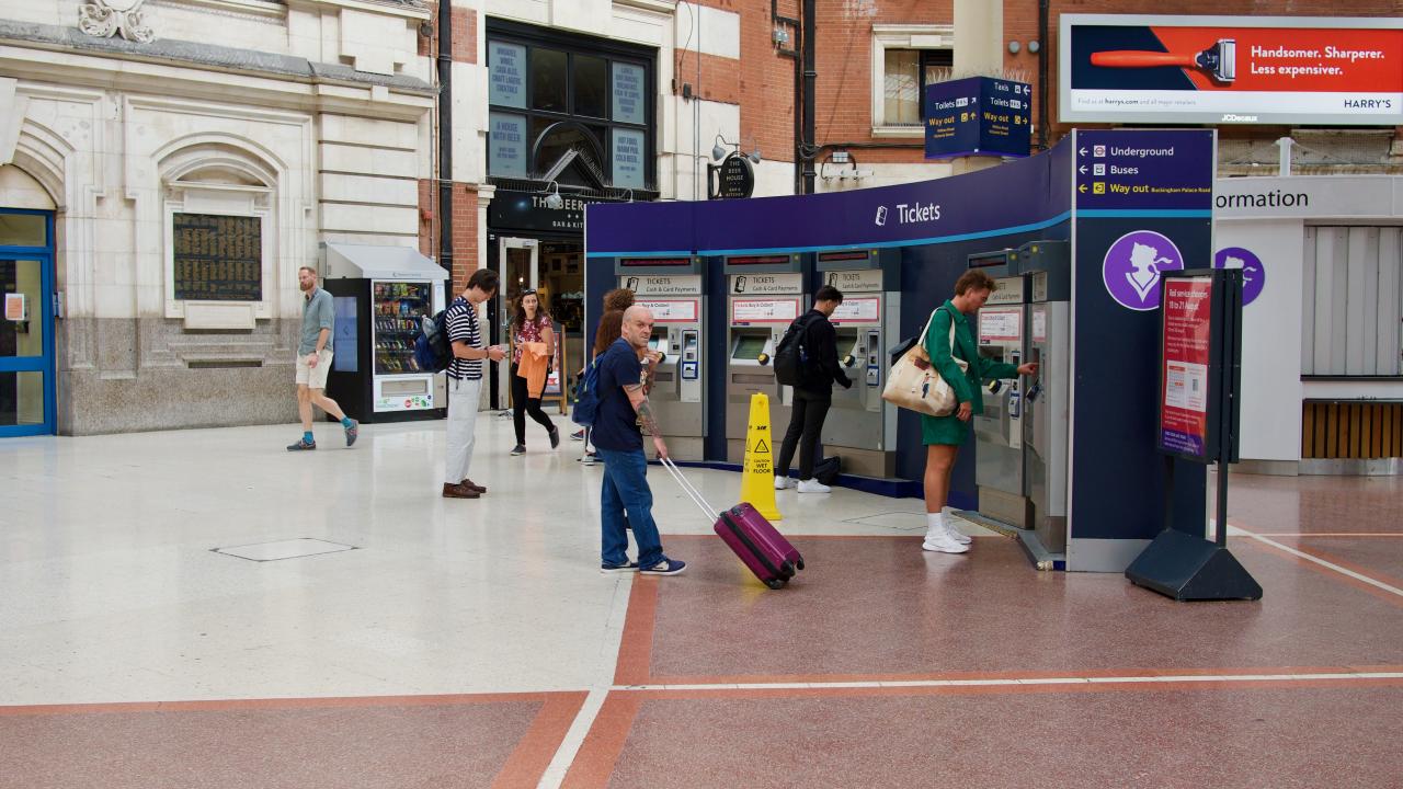  "HÜKÜMET GREVLERİ KIŞKIRTIYOR"